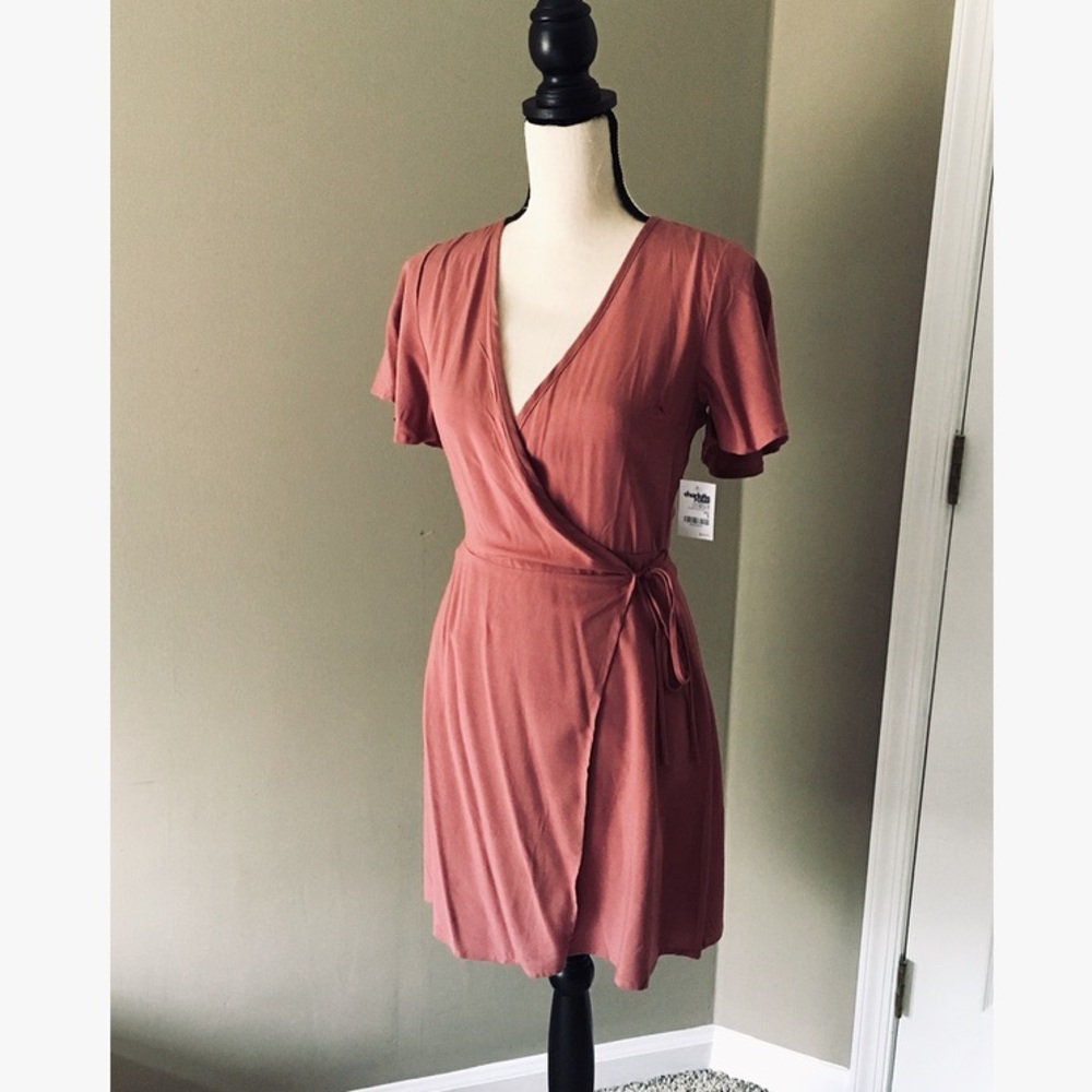 *BRAND NEW* Wrap dress